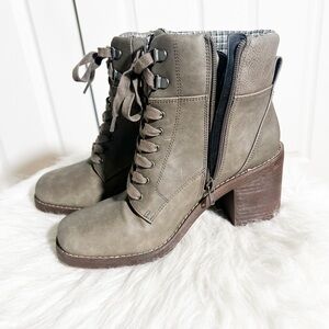 Crown Vintage Boots Size 9 - Olive